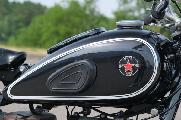 «Урал М-72», на который потратили $4 700. Белорус вдохнул жизнь в 68-летний советский байк «Урал М-72», на который потратили $4 700. Белорус вдохнул жизнь в 68-летний советский байк