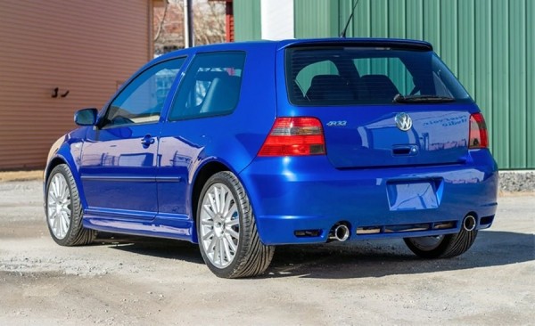 Думаете, новые автомобили стоят дорого? Этот старый VW Golf 2004 года продали за баснословные деньги