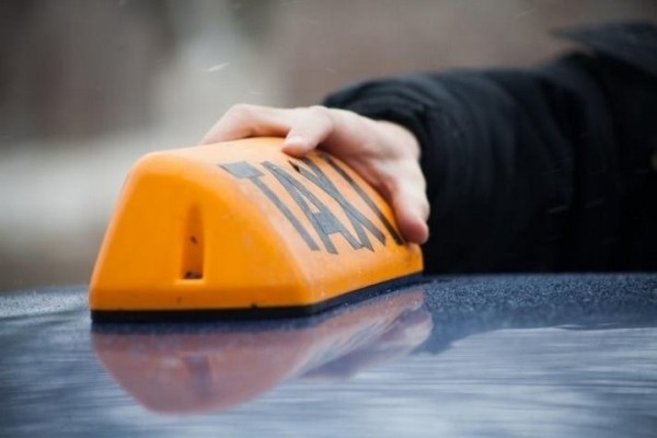 Таксист с вокзала заработал 86 рублей на доверчивом пассажире, приехавшем в столицу Таксист с вокзала заработал 86 рублей на доверчивом пассажире, приехавшем в столицу