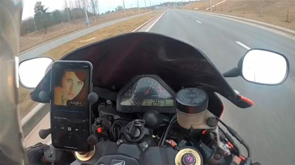 Парень разогнался 179 км/ч на мотоцикле в Гродно и пожаловался, что его не видят автомобилисты Парень разогнался 179 км/ч на мотоцикле в Гродно и пожаловался, что его не видят автомобилисты