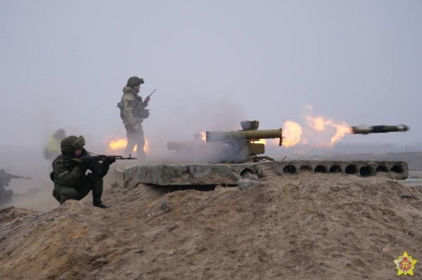 На полигоне «Брестский» отработали уничтожение незаконного вооруженного формирования На полигоне «Брестский» отработали уничтожение незаконного вооруженного формирования