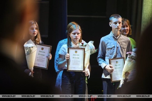 Премии Брестского облисполкома присуждены 58 победителям олимпиад и их учителям