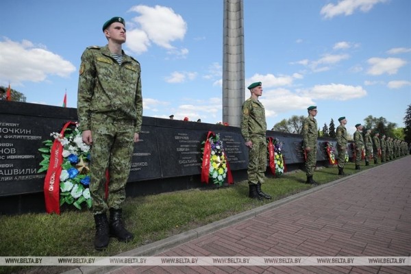 Более 50 тыс. человек стали участниками торжеств 9 Мая в Брестской крепости Более 50 тыс. человек стали участниками торжеств 9 Мая в Брестской крепости