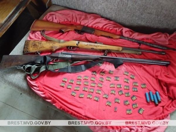 Житель Березы хранил на даче карабин и два охотничьих ружья с патронами