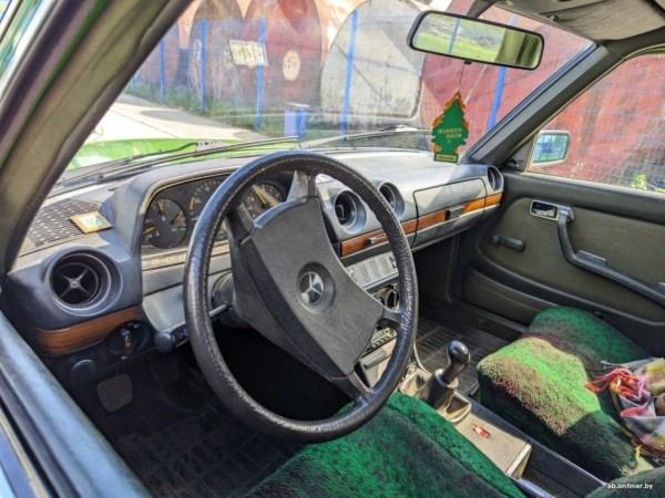 «23 года у одного хозяина». Житель Брестской области выставил на продажу Mercedes-Benz W123 «23 года у одного хозяина». Житель Брестской области выставил на продажу Mercedes-Benz W123