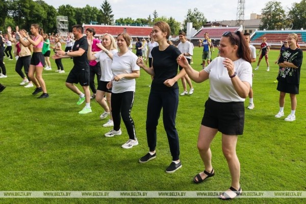 «Народная зарядка» прошла на стадионе «Брестский» «Народная зарядка» прошла на стадионе «Брестский»
