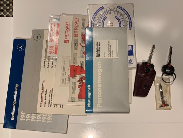 По прозвищу Baby-Benz. Показываем идеально сохранившийся Mercedes W201 По прозвищу Baby-Benz. Показываем идеально сохранившийся Mercedes W201