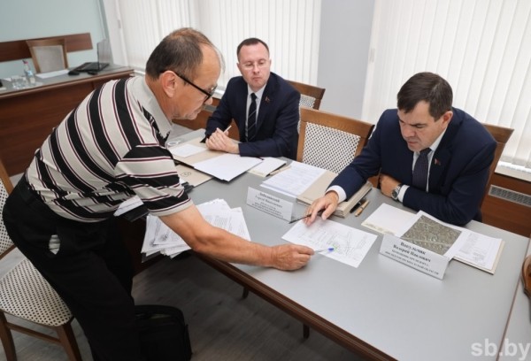 Земельные споры, энергоснабжение – с какими проблемами обратились брестчане к Ермоловичу на приеме граждан Земельные споры, энергоснабжение – с какими проблемами обратились брестчане к Ермоловичу на приеме граждан