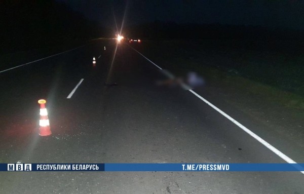 Автомобиль переехал лежавшего на дороге 18-летнего парня — он погиб