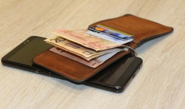 Учащаяся колледжа продавала свои банковские карточки и оказалась за решеткой Учащаяся колледжа продавала свои банковские карточки и оказалась за решеткой