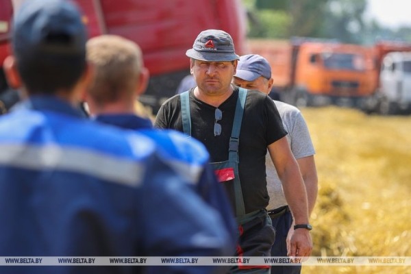 «Стараемся на деле проявлять заботу о людях», или Как в Кобринском районе начали жатву «Стараемся на деле проявлять заботу о людях», или Как в Кобринском районе начали жатву