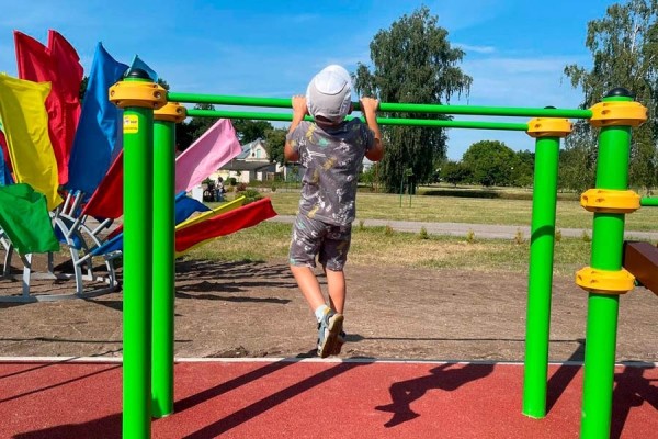 В Кобрине на набережной открыли воркаут-площадку В Кобрине на набережной открыли воркаут-площадку