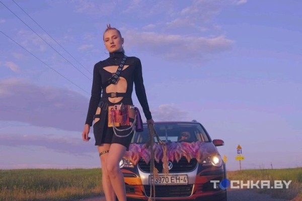 В Беларуси девушка переделала свой Volkswagen Touran в единорога и попыталась продать в два раза дороже В Беларуси девушка переделала свой Volkswagen Touran в единорога и попыталась продать в два раза дороже