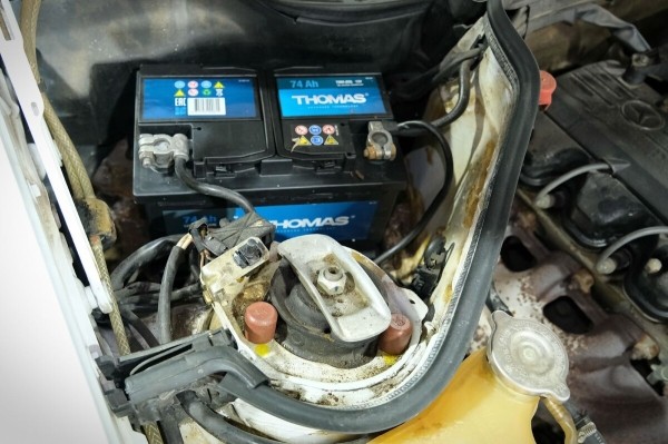 По прозвищу Baby-Benz. Показываем идеально сохранившийся Mercedes W201 По прозвищу Baby-Benz. Показываем идеально сохранившийся Mercedes W201