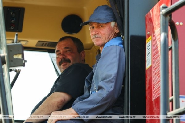 «Стараемся на деле проявлять заботу о людях», или Как в Кобринском районе начали жатву «Стараемся на деле проявлять заботу о людях», или Как в Кобринском районе начали жатву