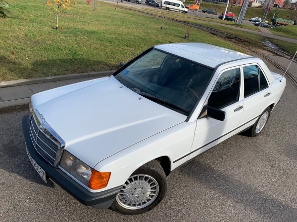 По прозвищу Baby-Benz. Показываем идеально сохранившийся Mercedes W201 По прозвищу Baby-Benz. Показываем идеально сохранившийся Mercedes W201
