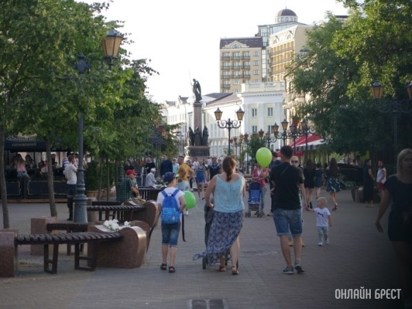 Повысят пособия, выплатят матпомощь, откроют новые авиарейсы – что еще изменится в августе Повысят пособия, выплатят матпомощь, откроют новые авиарейсы – что еще изменится в августе