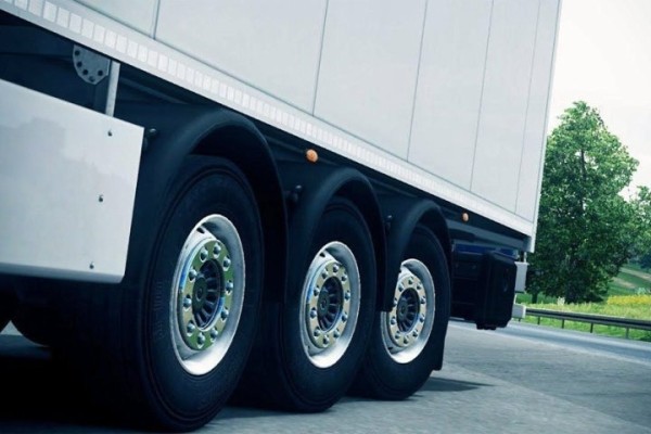 Пьяный белорус на фуре в Германии протаранил мусорку. Сколько он выпил? Пьяный белорус на фуре в Германии протаранил мусорку. Сколько он выпил?