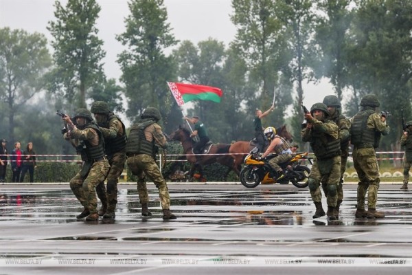 В Бресте празднуют День ВДВ. Фото и видео из 38-й бригады В Бресте празднуют День ВДВ. Фото и видео из 38-й бригады