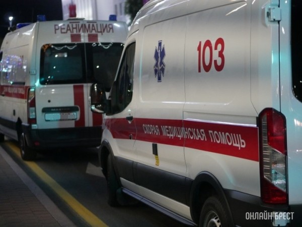 В Гродно девушка делала селфи и выпала из окна 9-го этажа В Гродно девушка делала селфи и выпала из окна 9-го этажа