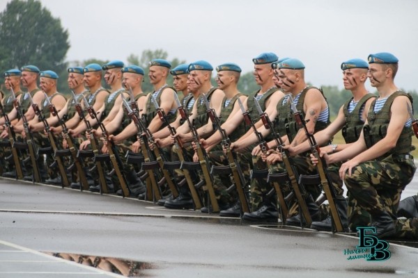 В Бресте празднуют День ВДВ. Фото и видео из 38-й бригады В Бресте празднуют День ВДВ. Фото и видео из 38-й бригады