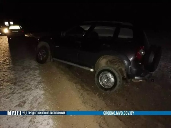 Пассажир выталкивал «Ниву» с пьяным водителем и оказался под колесами Пассажир выталкивал «Ниву» с пьяным водителем и оказался под колесами