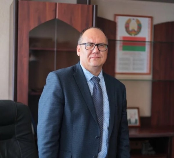 Первый заместитель начальника Брестского отделения БЖД Геннадий Азаренков: «Железного занавеса» на границе пока нет и, надеемся, не будет» Первый заместитель начальника Брестского отделения БЖД Геннадий Азаренков: «Железного занавеса» на границе пока нет и, надеемся, не будет»