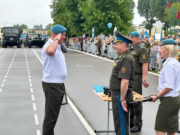 В Бресте празднуют День ВДВ. Фото и видео из 38-й бригады В Бресте празднуют День ВДВ. Фото и видео из 38-й бригады