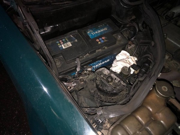 «Мерседес Бенц» 90-х годов горел в Пинске «Мерседес Бенц» 90-х годов горел в Пинске