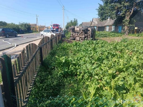 ДТП в Столинском районе: работники МЧС спасли водителя легкового автомобиля ДТП в Столинском районе: работники МЧС спасли водителя легкового автомобиля