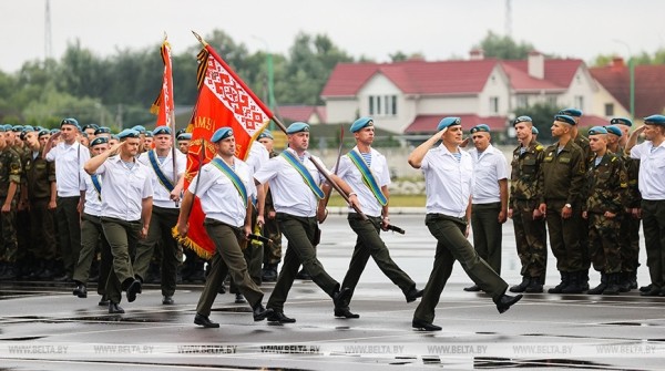 В Бресте празднуют День ВДВ. Фото и видео из 38-й бригады В Бресте празднуют День ВДВ. Фото и видео из 38-й бригады