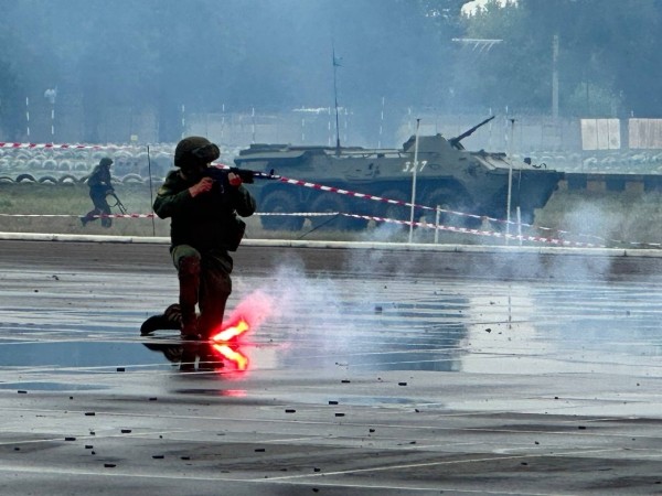 В Бресте празднуют День ВДВ. Фото и видео из 38-й бригады В Бресте празднуют День ВДВ. Фото и видео из 38-й бригады