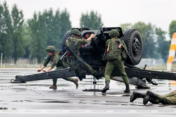 В Бресте празднуют День ВДВ. Фото и видео из 38-й бригады В Бресте празднуют День ВДВ. Фото и видео из 38-й бригады