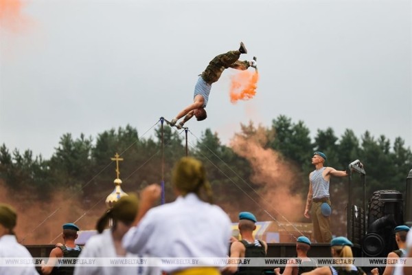 В Бресте празднуют День ВДВ. Фото и видео из 38-й бригады В Бресте празднуют День ВДВ. Фото и видео из 38-й бригады