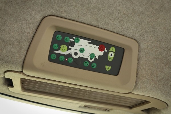 Водитель самого крутого комбайна в Беларуси: «За 1 000 рублей в поле точно бы не работал!» Водитель самого крутого комбайна в Беларуси: «За 1 000 рублей в поле точно бы не работал!»