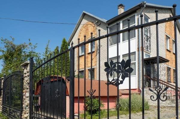 800 «квадратов» на одну семью. Побывали в домах, которые в 90-е строили на широкую ногу 800 «квадратов» на одну семью. Побывали в домах, которые в 90-е строили на широкую ногу