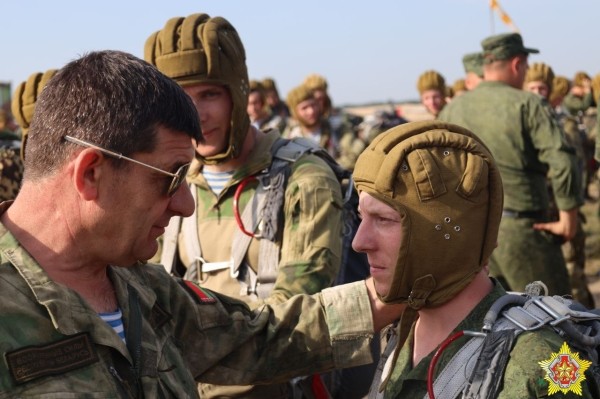 На базе 38-й Брестской отдельной десантно-штурмовой бригады проходит пятидневный сбор с офицерами-выпускниками На базе 38-й Брестской отдельной десантно-штурмовой бригады проходит пятидневный сбор с офицерами-выпускниками