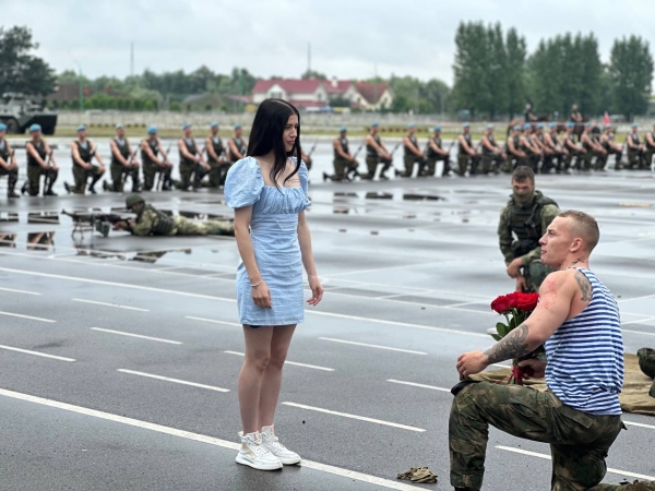 В Бресте празднуют День ВДВ. Фото и видео из 38-й бригады В Бресте празднуют День ВДВ. Фото и видео из 38-й бригады