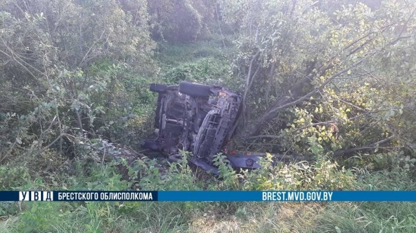 В Пинском районе 18-летняя девушка не справилась с управлением автомобиля В Пинском районе 18-летняя девушка не справилась с управлением автомобиля