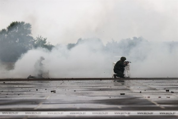 В Бресте празднуют День ВДВ. Фото и видео из 38-й бригады В Бресте празднуют День ВДВ. Фото и видео из 38-й бригады