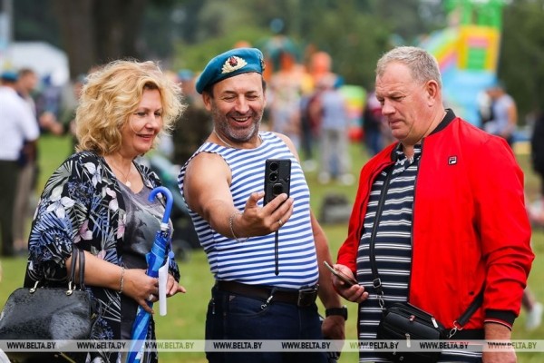 В Бресте празднуют День ВДВ. Фото и видео из 38-й бригады В Бресте празднуют День ВДВ. Фото и видео из 38-й бригады
