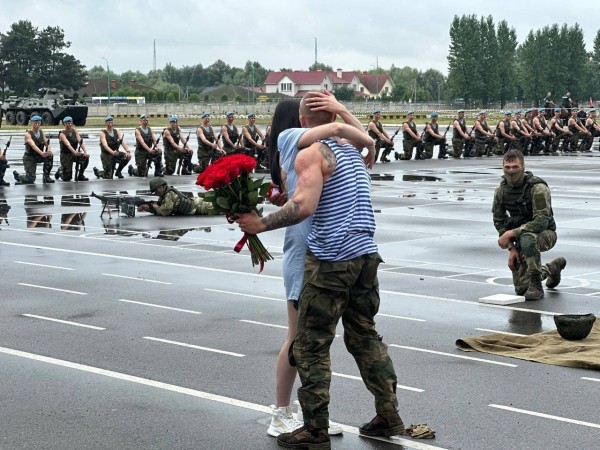 В Бресте празднуют День ВДВ. Фото и видео из 38-й бригады В Бресте празднуют День ВДВ. Фото и видео из 38-й бригады