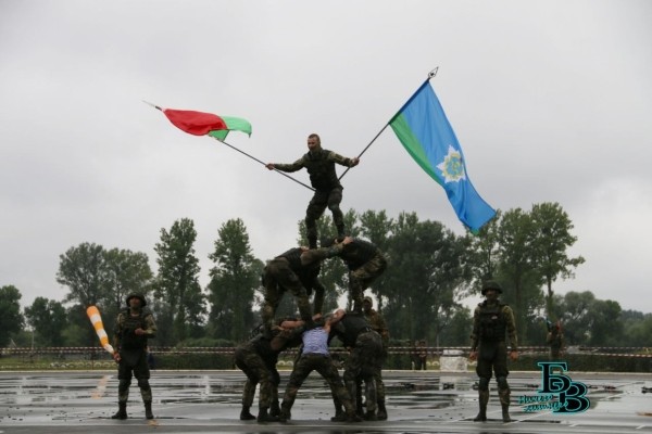 В Бресте празднуют День ВДВ. Фото и видео из 38-й бригады В Бресте празднуют День ВДВ. Фото и видео из 38-й бригады