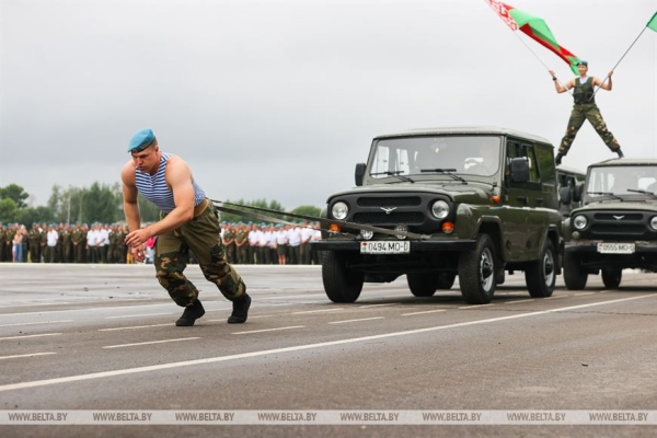В Бресте празднуют День ВДВ. Фото и видео из 38-й бригады В Бресте празднуют День ВДВ. Фото и видео из 38-й бригады