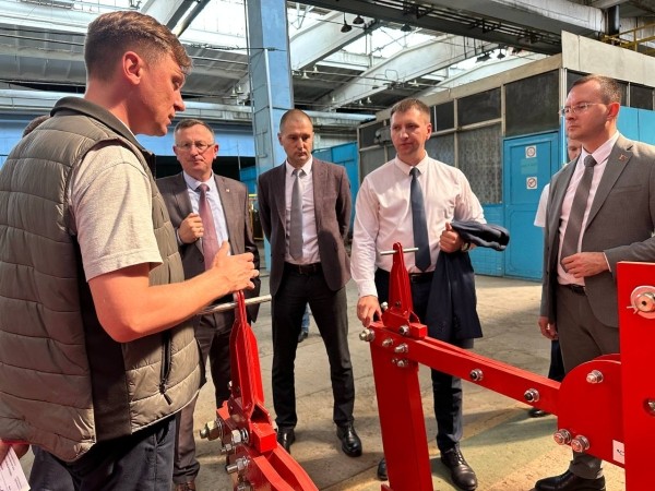 Заместитель министра промышленности Беларуси Александр Ефимов посетил Брест Заместитель министра промышленности Беларуси Александр Ефимов посетил Брест