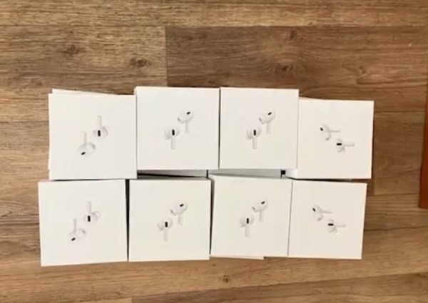 Бизнес провалился: у 19-летнего белоруса конфисковали наушники на десятки тысяч рублей Бизнес провалился: у 19-летнего белоруса конфисковали наушники на десятки тысяч рублей