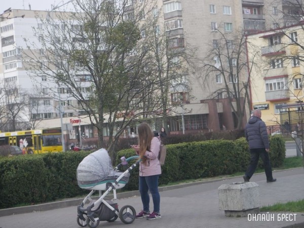 Родители в декрете смогут работать без уменьшения пособия