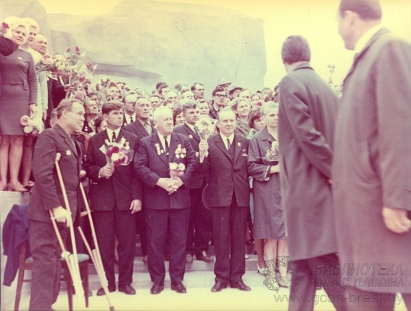 25 сентября 1971 был торжественно открыт мемориальный комплекс «Брестская крепость-герой» 25 сентября 1971 был торжественно открыт мемориальный комплекс «Брестская крепость-герой»