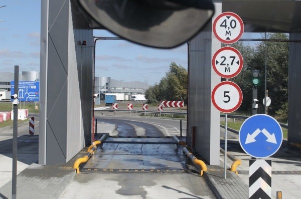 Что говорят водители об обязательной дезинфекции транспорта на границе Что говорят водители об обязательной дезинфекции транспорта на границе