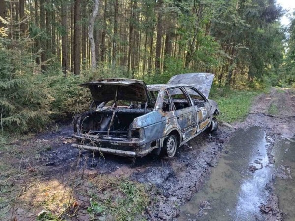 Угнанный Passat нашли сгоревшим в лесу в Витебской области Угнанный Passat нашли сгоревшим в лесу в Витебской области